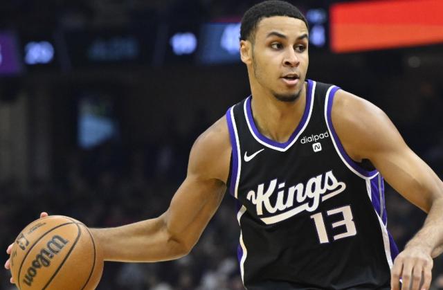 华体会体育-西部季后赛超巨环伺 有了他国王防守底气十足